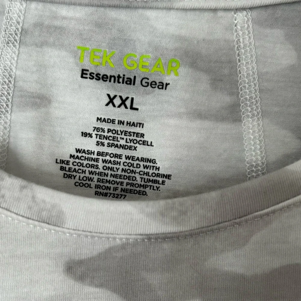 Two Tek Gear Long Sleeve Workout Tops - Picture 3 of 6